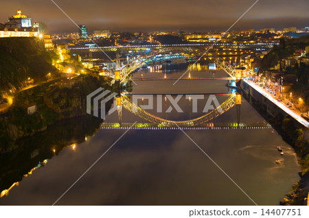 Dom Luis bridge reflected in Duoro river at night. 14407751