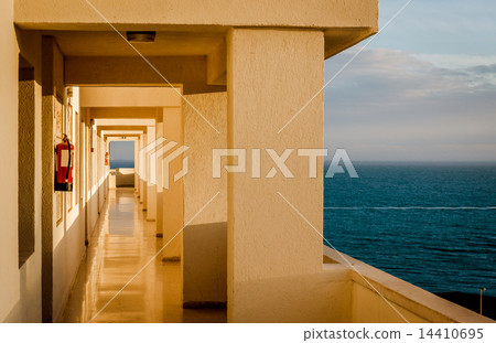 Sunset over the sea Sunset over the sea 14410695