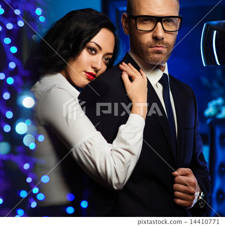 Couple indoors 14410771