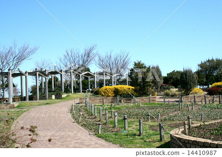 Visit Yokosuka's "Umikaze Park" where you can relax at the sea Visit Yokosuka's "Umikaze Park" where you can relax at the sea 14410987
