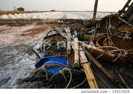 tool of salt heap harvest 14411626