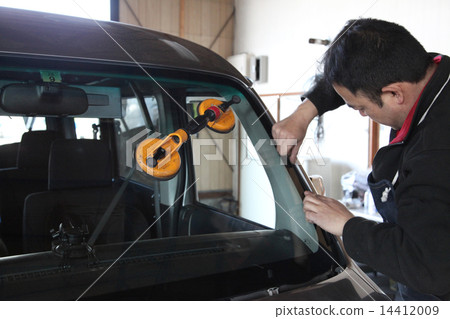 汽車維修擋風玻璃更換維修 汽車維修擋風玻璃更換維修 14412009