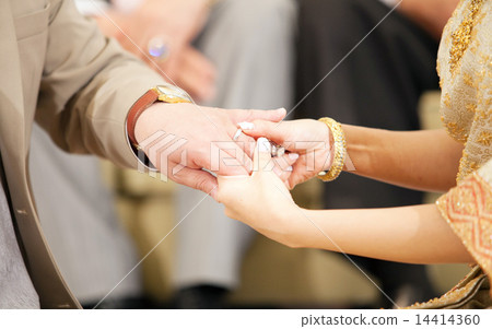 weding hand with ring 14414360