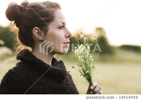 Beautiful girl with the flower Beautiful girl with the flower 14414459