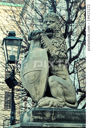 Lion statue at Palace Hofburg, Vienna, Austria 14415272