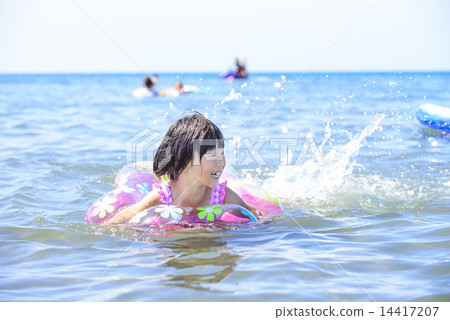 在海裡游泳 14417207