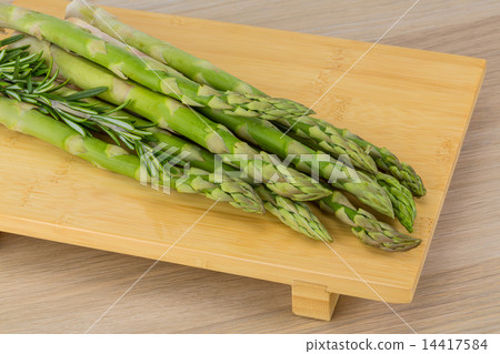 Raw asparagus Raw asparagus 14417584