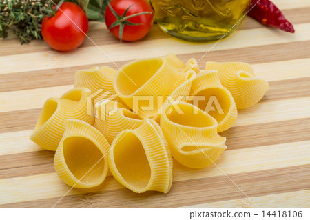 Pipe rigate pasta Pipe rigate pasta 14418106