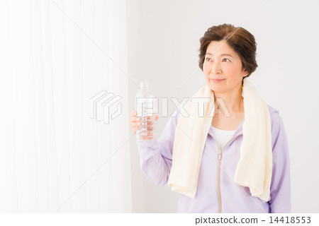 Senior couple image 14418553