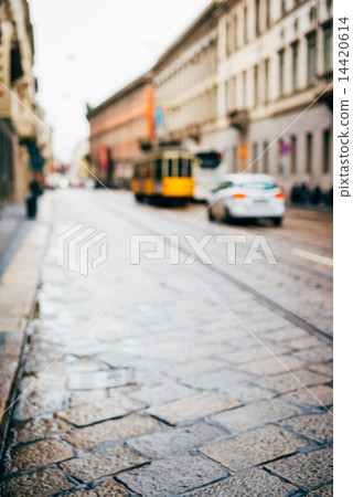 blurred city and people urban scene 14420614
