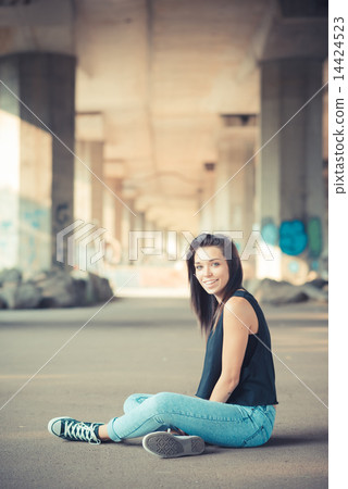 young beautiful brunette straight hair woman 14424523