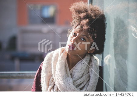 beautiful black curly hair african woman 14424705