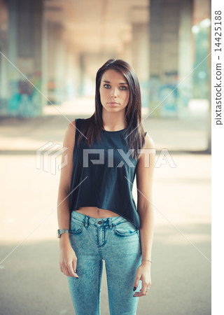 young beautiful brunette straight hair woman 14425188