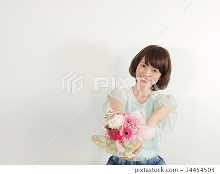 給花的一個少婦 14454503