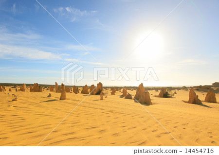 Pinnacles and the sun Pinnacles and the sun 14454716