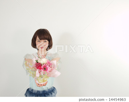 給花的一個少婦 14454963