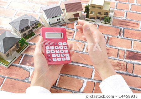 Person's hand who is afflicted with purchasing my home 14459933