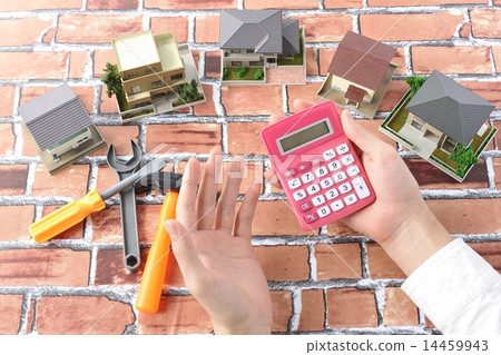 Person's hand who is afflicted with purchasing my home 14459943