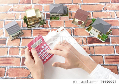 Person's hand who is afflicted with purchasing my home 14459951