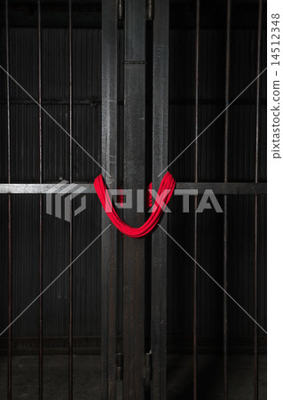 Grid and red rope 14512348