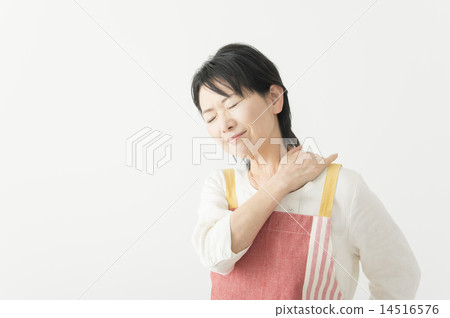 Middle female stiff shoulder image 14516576