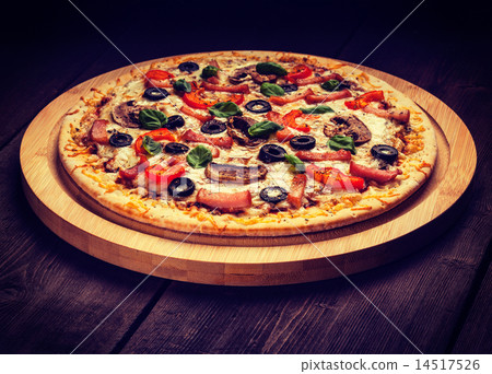 Ham pizza 14517526