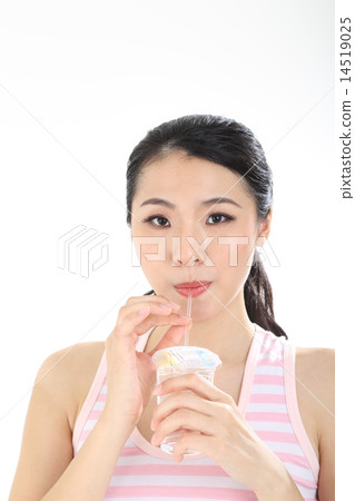 Woman driking water  14519025