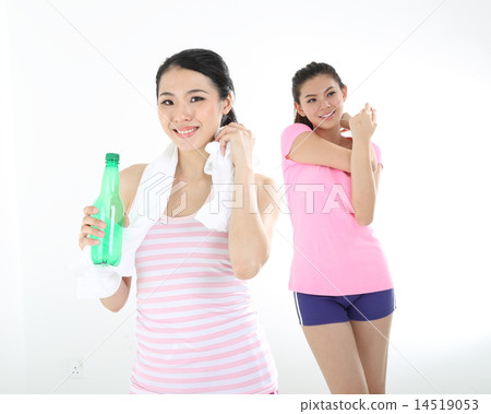 Woman refresh at workout  14519053