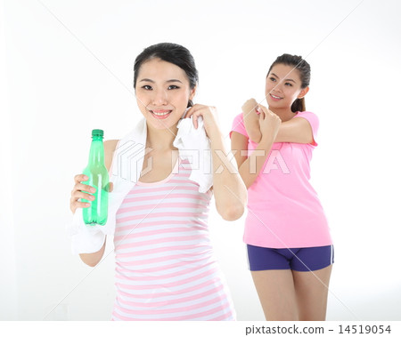 Woman refresh at workout  14519054
