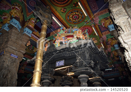 Inside of Meenakshi hindu temple in Madurai, India 14520520