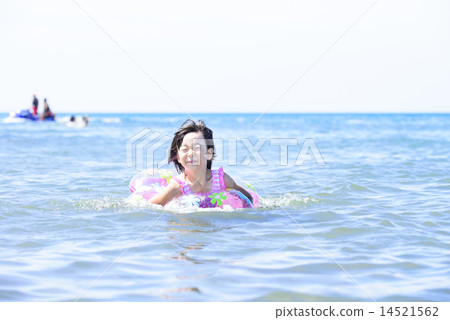 Swimming in the sea Swimming in the sea 14521562