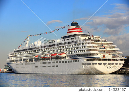 Yokohama luxury liner 14522467