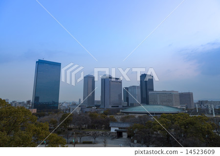清晨的Osakajo Hall和大阪商業園 清晨的Osakajo Hall和大阪商業園 14523609