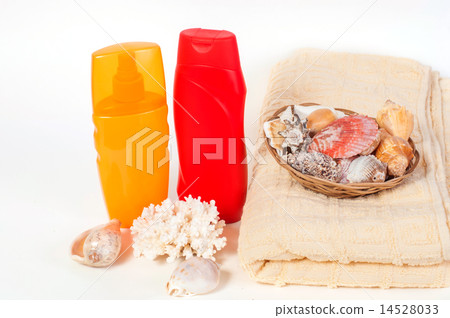 Bottle of shampoo and towel seashells, toy Bottle of shampoo and towel seashells, toy 14528033