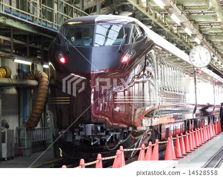 進入車庫的主叫火車 14528558