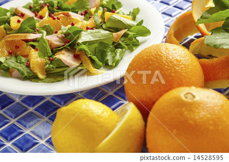 橙色和Rucola沙拉 14528595