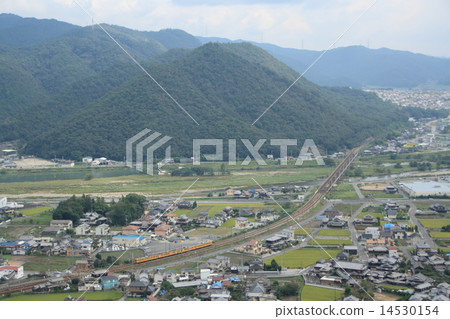 Sanyo main line 115 series going near the county 14530154