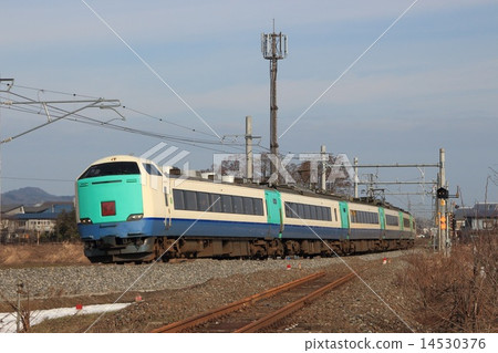 The 485 series Rapid Yuki Noi going through the Shinetsu mountain line The 485 series Rapid Yuki Noi going through the Shinetsu mountain line 14530376