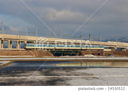 Shin-Etsu Mountain Line 115系列繞過Joetsu Myoko Shin-Etsu Mountain Line 115系列繞過Joetsu Myoko 14530512