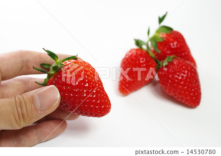 Strawberries and strawberries in hand 14530780