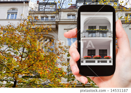 tourist photographs urban house Berlin in autumn 14531187