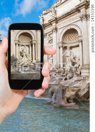tourist taking photo of Trevi Fountain in Rome 14531596