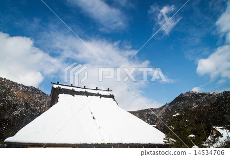 Snow crawford roof 14534706