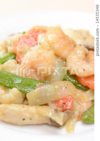 美味的蝦和蔬菜菜餚 美味的蝦和蔬菜菜餚 14535348