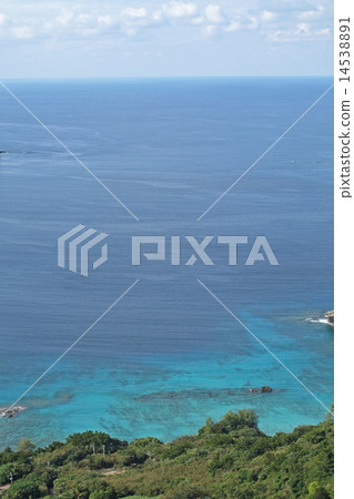世界遺產小笠原群島Chichijima的擱淺船 世界遺產小笠原群島Chichijima的擱淺船 14538891