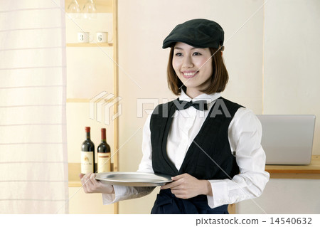 Young lady with a hunting cap 14540632