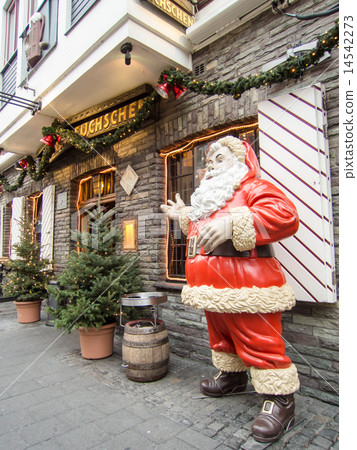 Street corner of Düsseldorf Standing before the restaurant Santa Claus Street corner of Düsseldorf Standing before the restaurant Santa Claus 14542273