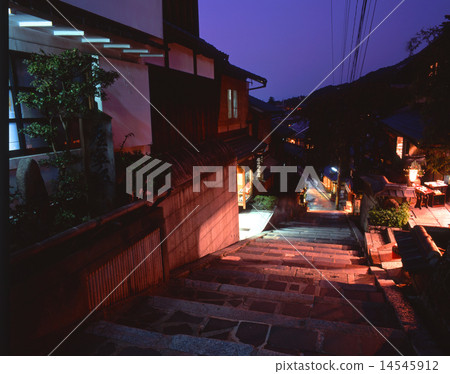 京都祗園，Dynasty坂（Masanzazaka）/也被稱為Miyasaka /“國家指定重要傳統建築群保護區” 14545912