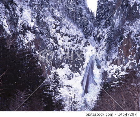 Meteor waterfall in icefall in Hokkaido · Sounkyo / "100 waterfalls in Japan" / 90 m in height / Daisetsukusan National Park 14547297