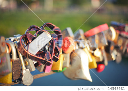 many signs of love on Valentine's Day bridge many signs of love on Valentine's Day bridge 14548681